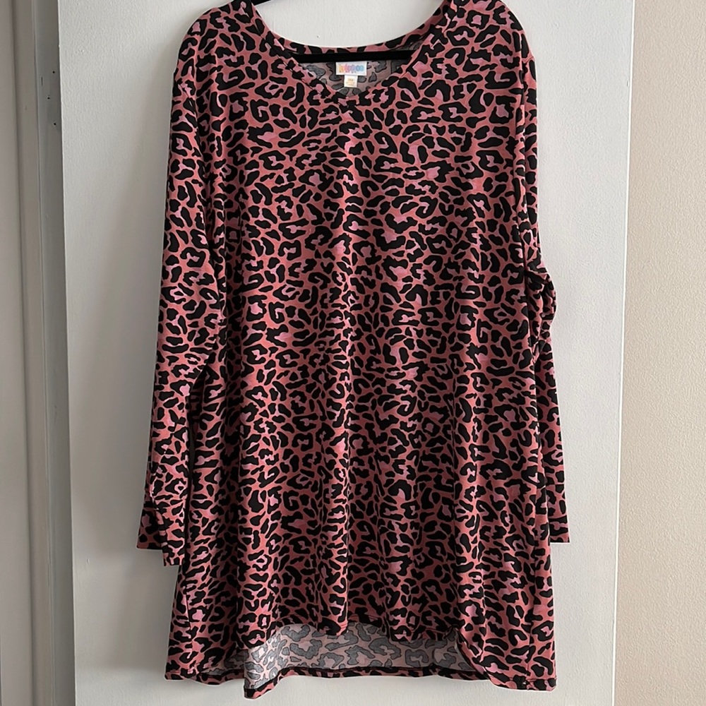 LuLaRoe Lynnae Long Sleeve Tee